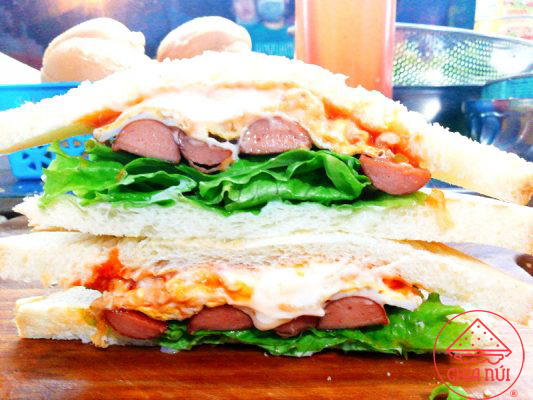 Sức hút của sandwich xúc xích trứng nhờ hương vị đặc trưng