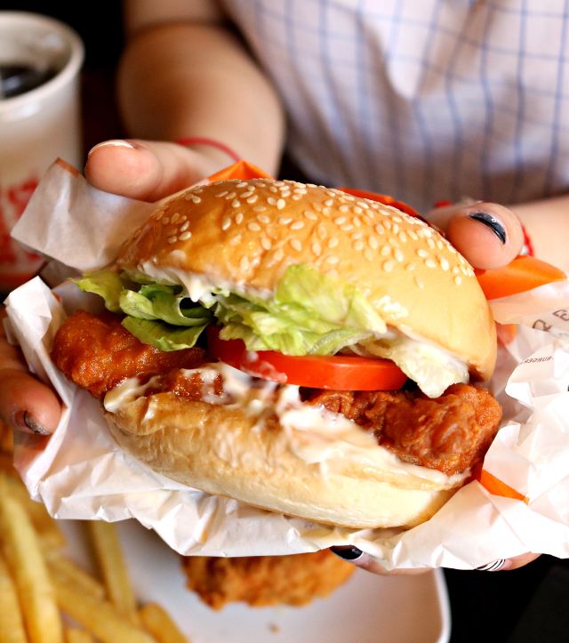 Burger gà cá - Từ chối là sai lầm lớn của bạn